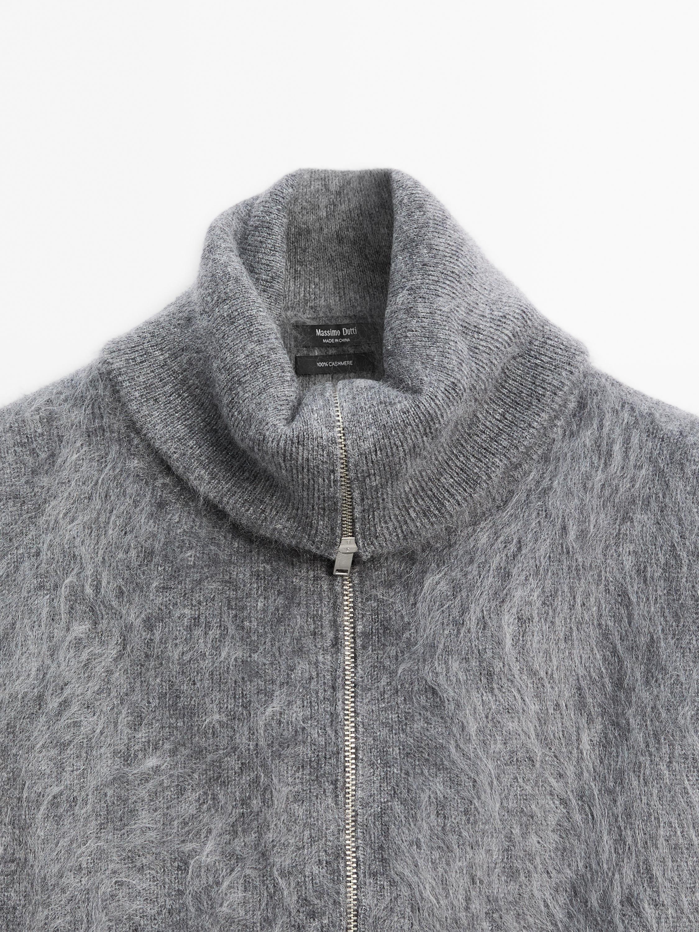 Long 100% cashmere zipped chest bag